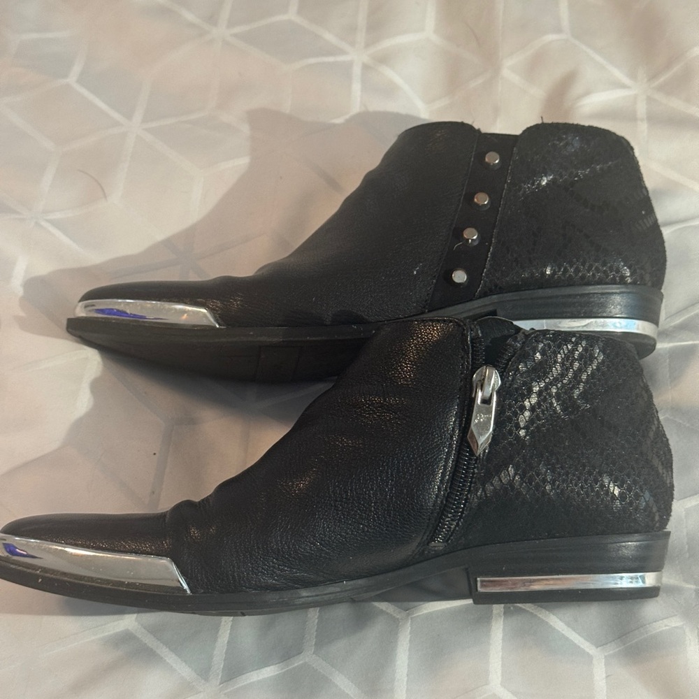 Fergie Black Western Low Boot/Shoes Size 8 W/ silver embellistments - Picture 3 of 7